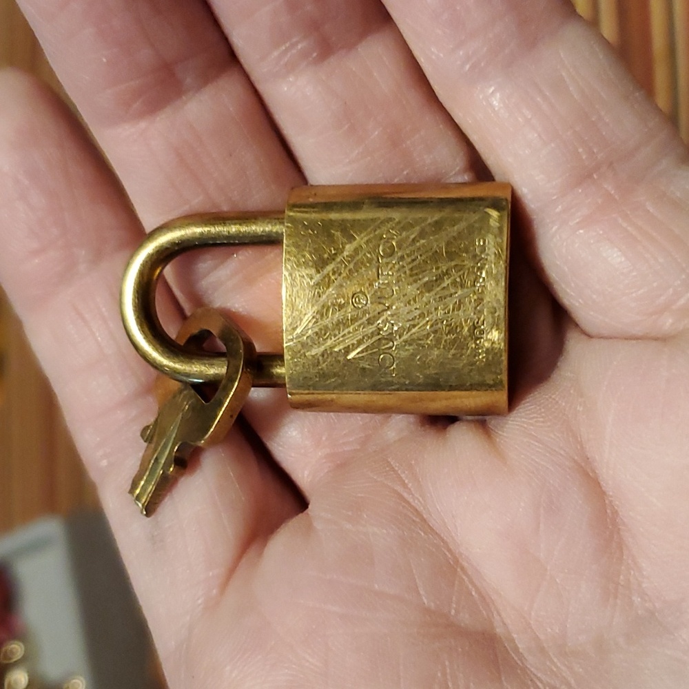 LV scratched lock & broken key
